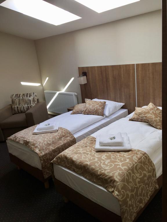 Spišská Nová Ves Grillbar Penzion & Restaurant מראה חיצוני תמונה