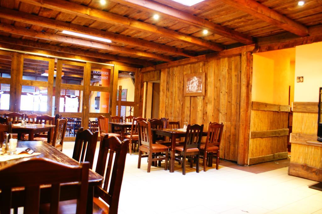 Spišská Nová Ves Grillbar Penzion & Restaurant מראה חיצוני תמונה